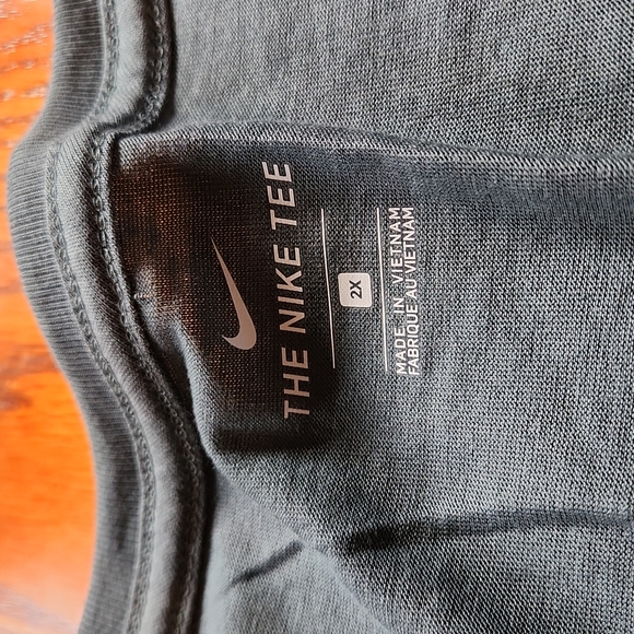 Nike Plus Size Tee with Rounded Hem - Picture 4 of 6